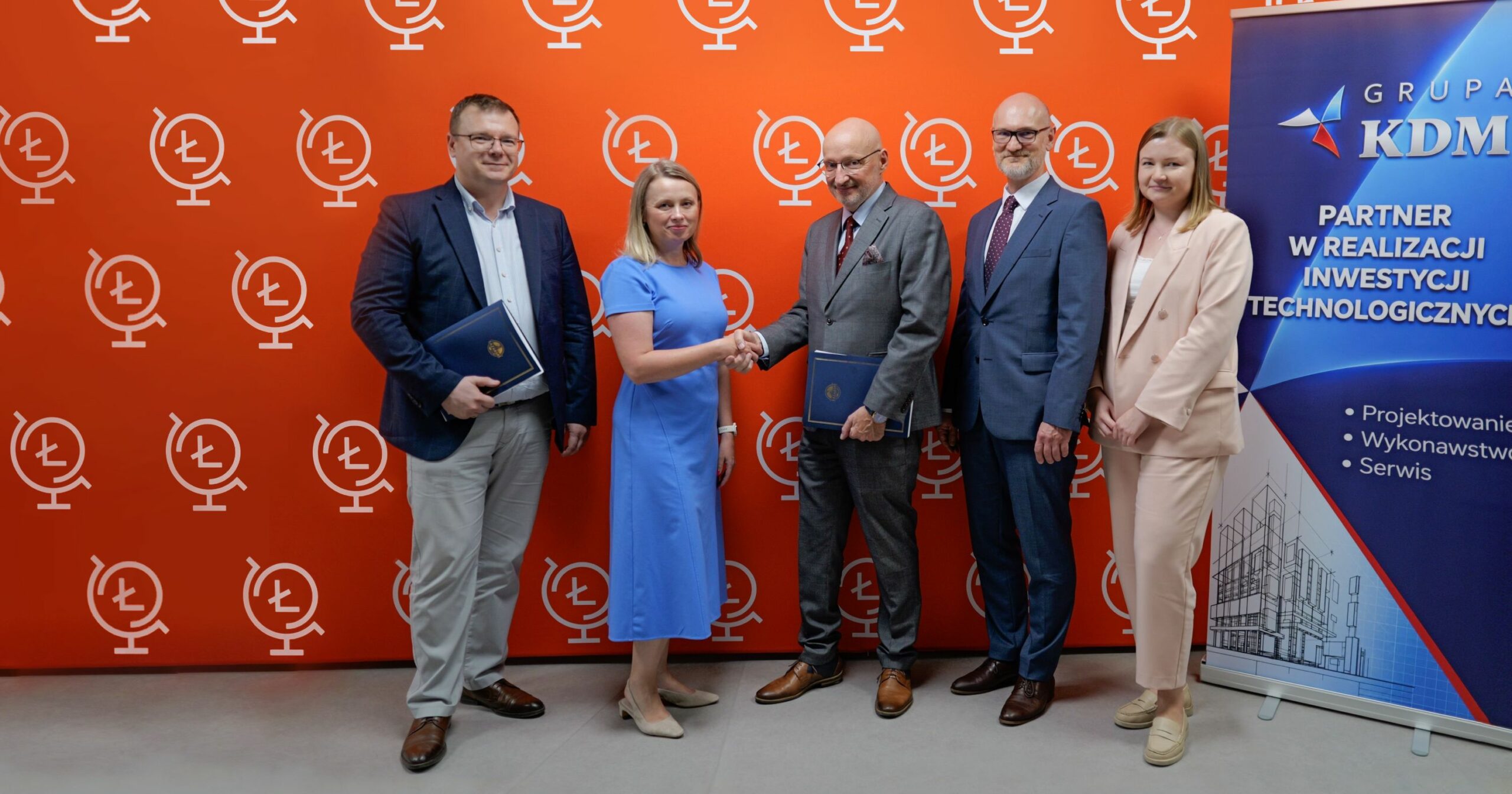 odpisanie umowy na prace projektowe, siedziba Uczelni Łazarskiego, czerwiec 2026